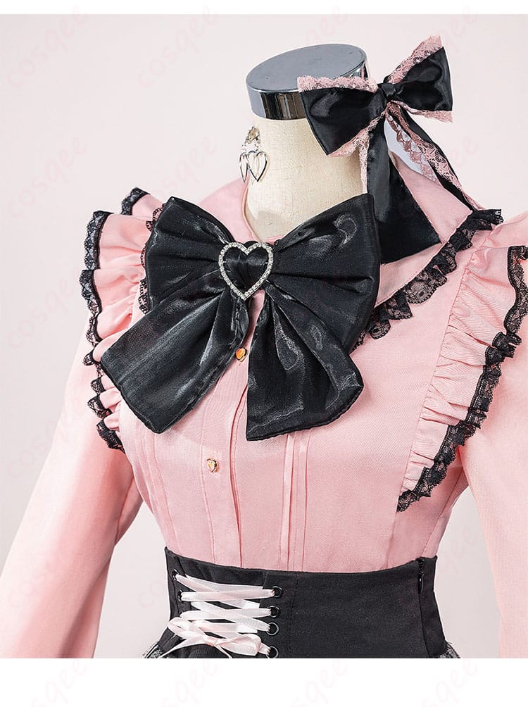 星野アイの蝶ネクタイと髪飾りの装飾、キャラクターの特徴的なアクセサリー。