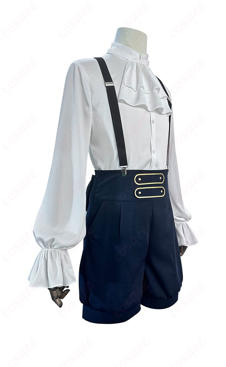 コスプレ衣装の右側のディテール。服のラインや装飾が細かく再現されています。