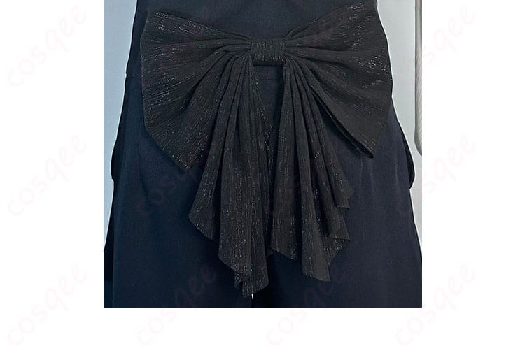 背面の蝶の装飾部分。衣装の魅力的なアクセントです。