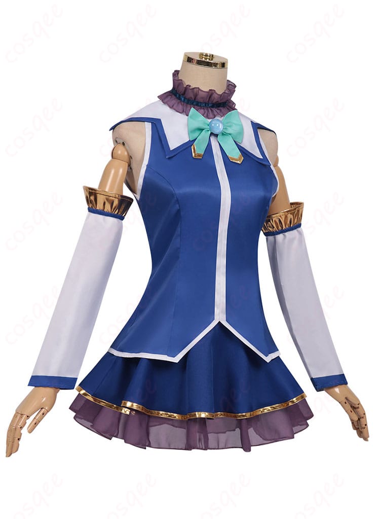 アクア コスプレ衣装 サイドビュー、衣装の形状とフィット感を確認。