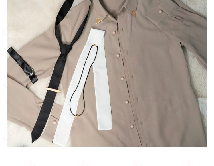 コスプレ衣装 ネクタイ・ネックレスの装飾 詳細なディテールでキャラクターに合わせた完成度。