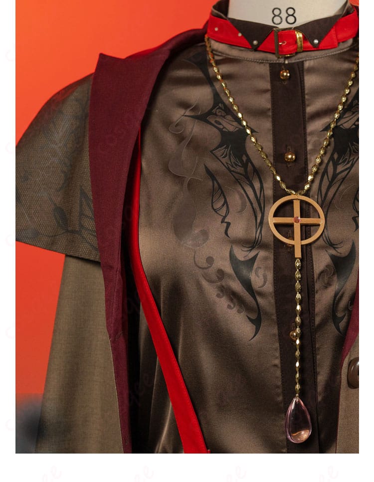 コスプレ衣装のネックレス装飾ディテール