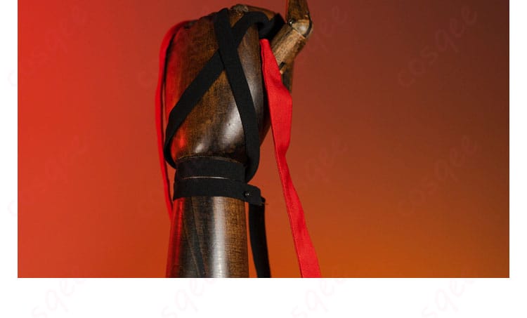 コスプレ衣装のバックル装飾ディテール