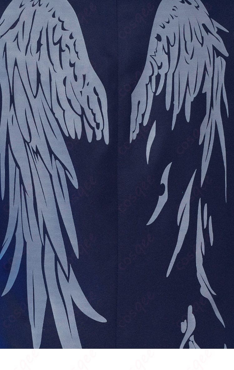 背面の羽翼デザイン、衣装に美しい装飾が施されています。