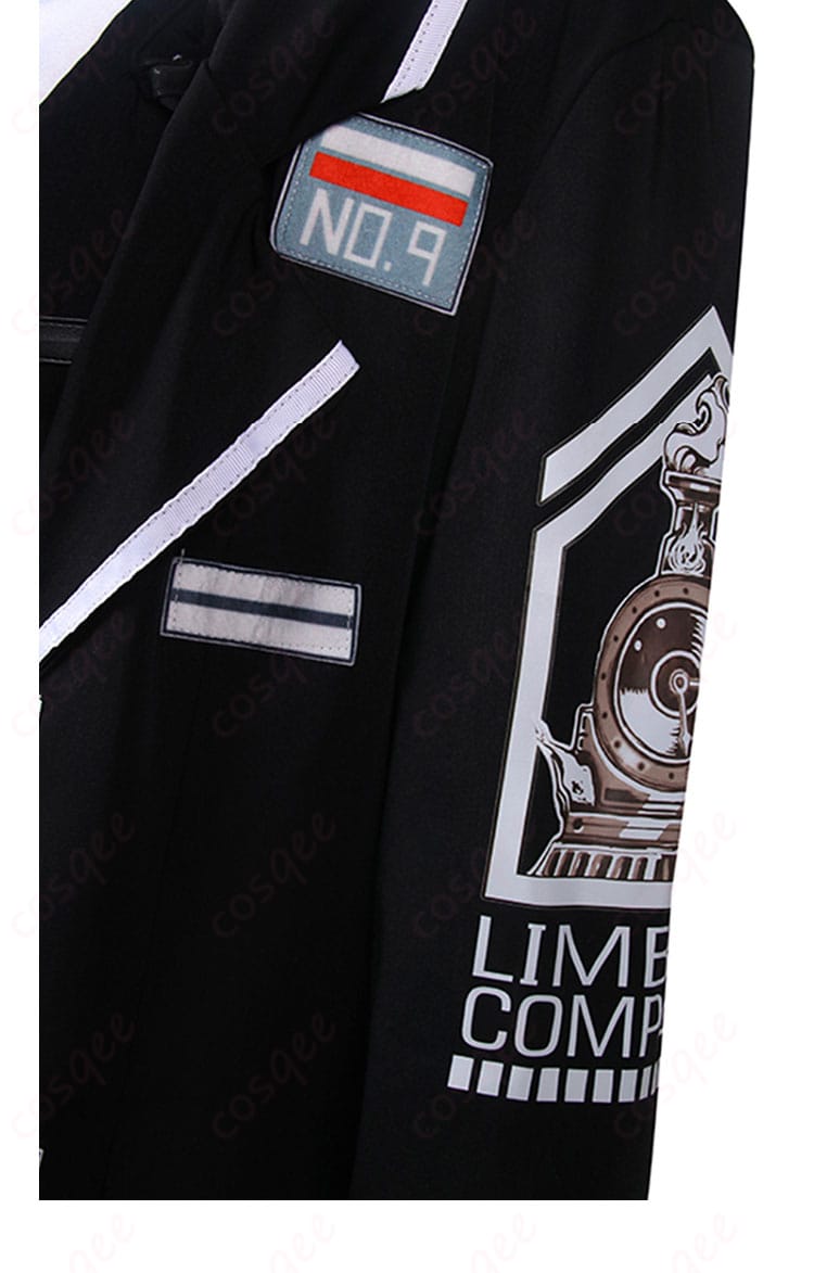 Limbus Company ロージャのコスプレ衣装の胸元と袖の装飾の詳細。細部までしっかり再現されています。