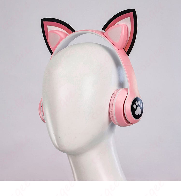 鉄拳7 ラッキークロエ コスプレ衣装 アクセサリーとヘッドフォンの装飾ディテール、キャラクターの特徴を強調。