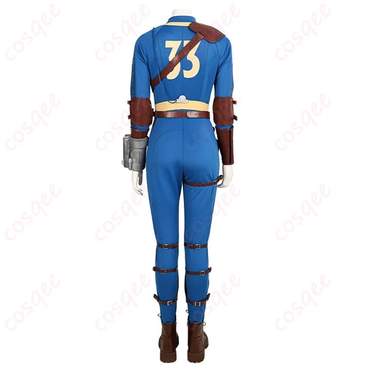 フォールアウトのルーシー・マクレーンを機能的に再現した無骨ミリタリーなコスプレ衣装 - 4枚目の画像