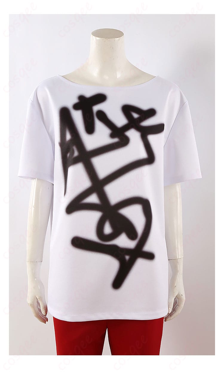 服装上衣の装飾ディテール。ティル(TILL)のオリジナルデザインに基づいた特徴的なアクセントが施されています。