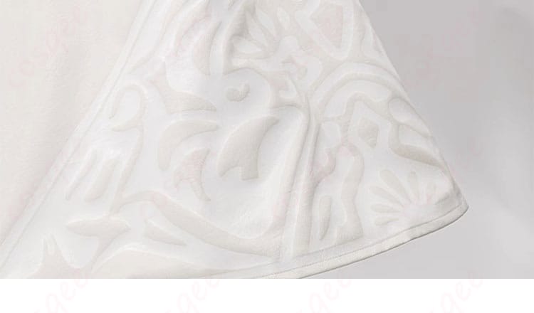 セフィロス コスプレ衣装の衣裾の装飾ディテール。ファイナルファンタジーVIIのキャラクターらしさを感じさせるデザイン。