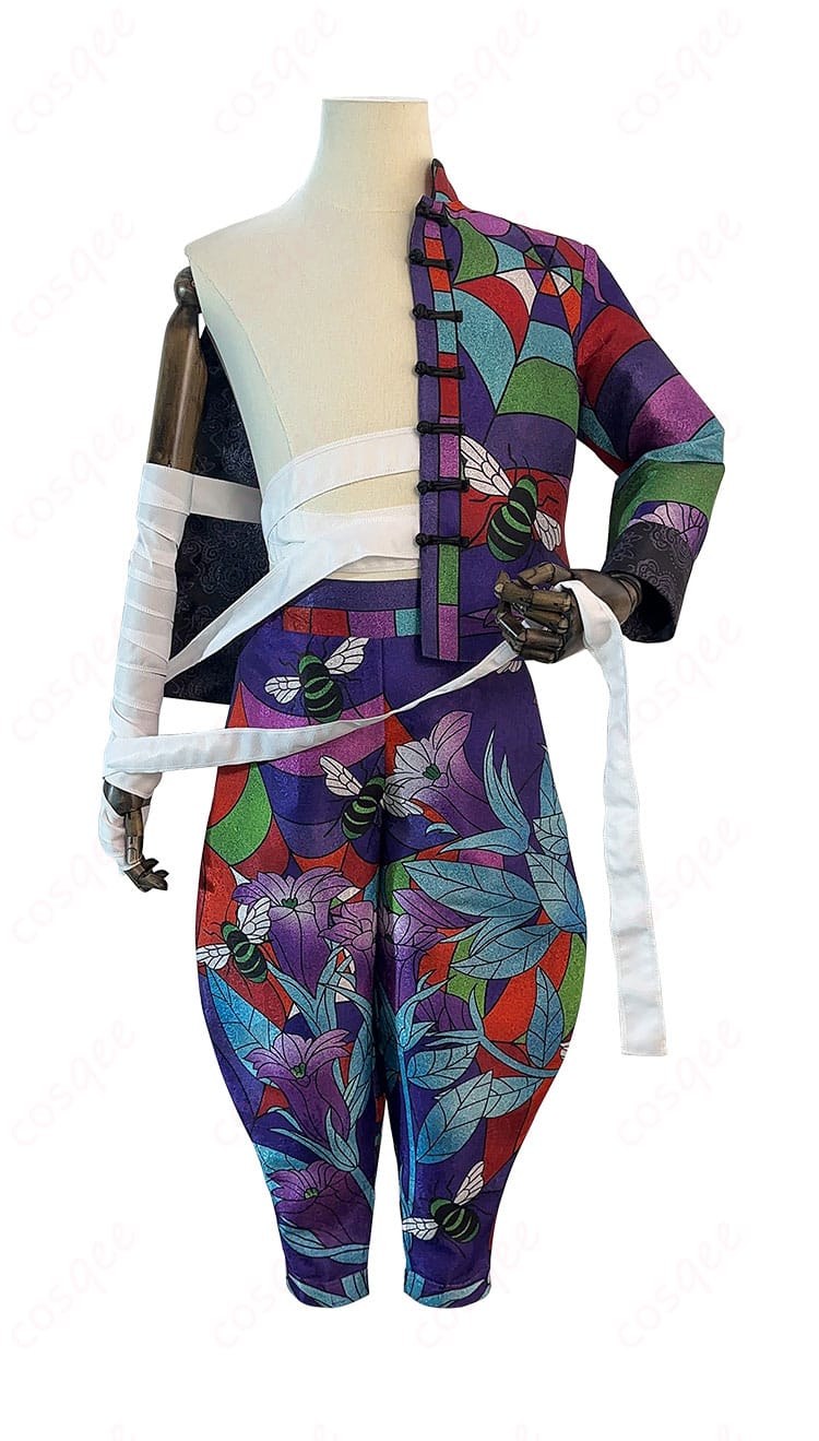 東京卍リベンジャーズ 灰谷竜胆 コスプレ衣装 正面図。細部まで再現された上着とズボン、リアルなデザインが特徴。