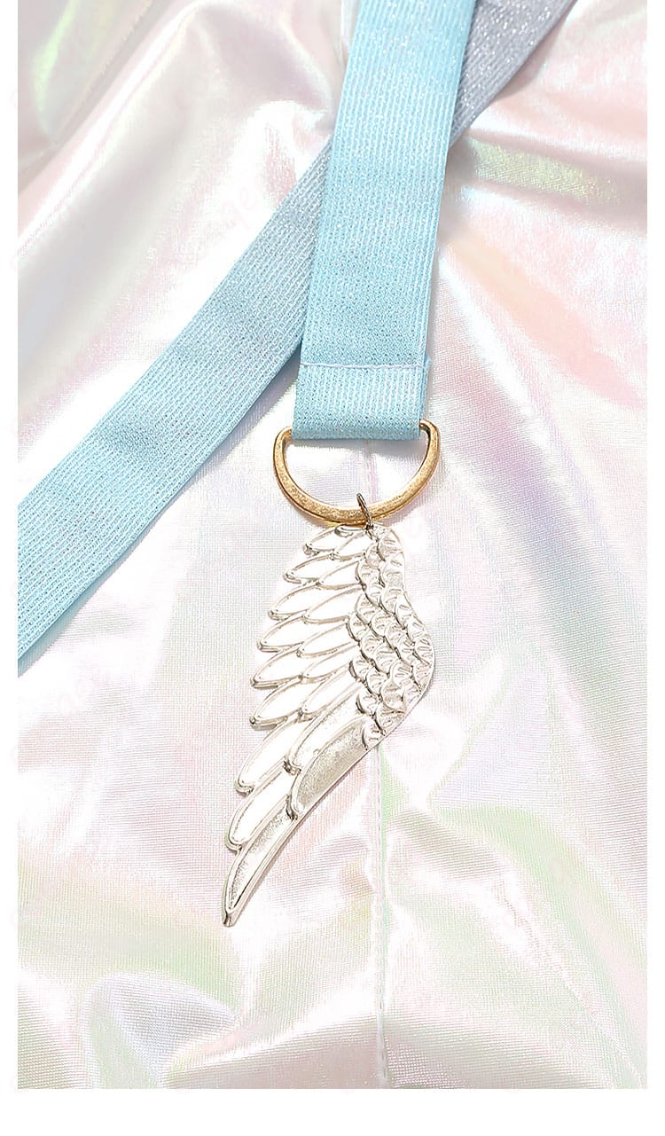 あんスタ衣装の右側にある装飾帯と羽翼アクセサリーのディテール。幻想的で美しい装飾です。