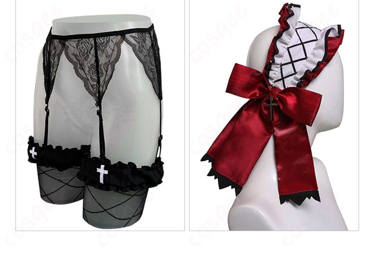 コスプレ衣装のストッキングとヘアアクセサリーの詳細。ファッション性が際立つポイント。