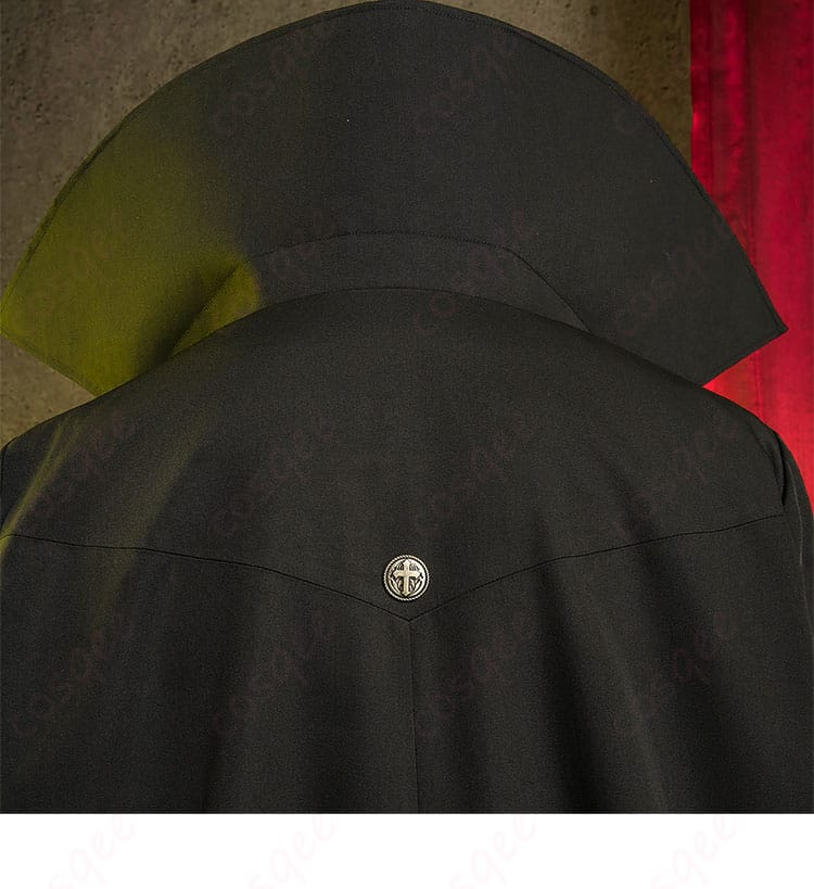 服装背面のディテール - スレイヤーコスプレ衣装の背面装飾とデザインが強調された画像。