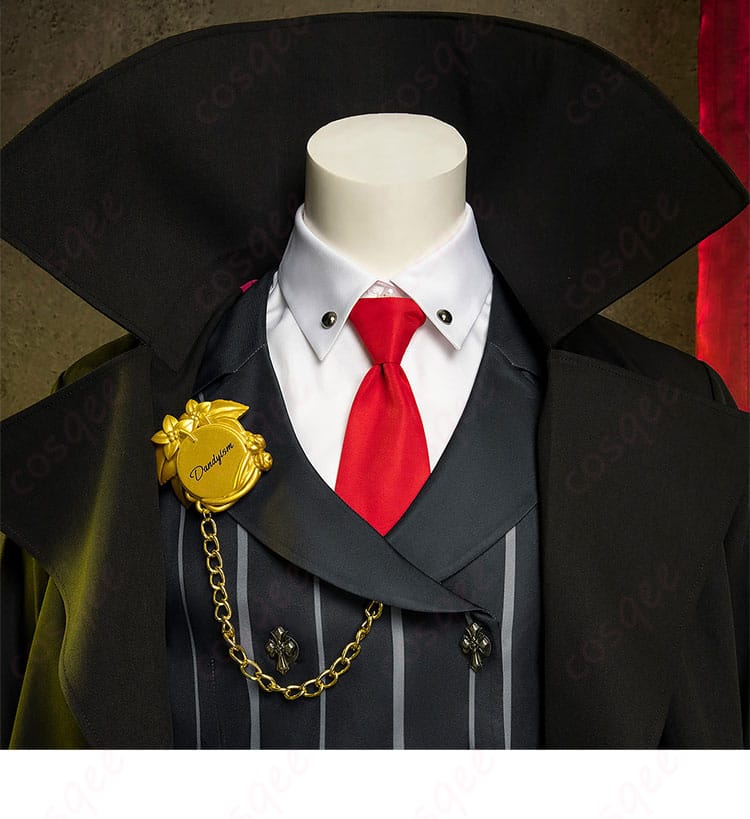 服装の襟とネクタイのディテール - スレイヤーコスプレ衣装の襟とネクタイのデザインが強調された画像。