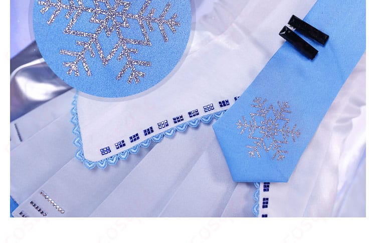 ネクタイのディテール画像 - 雪ミク2010コスプレ衣装のネクタイの装飾。キャラクターに忠実に再現されたデザイン。