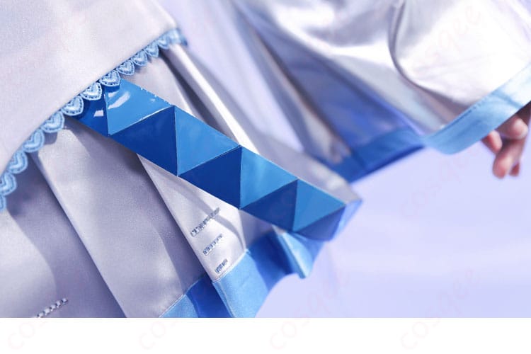 スカートのディテール画像 - 雪ミク2010コスプレ衣装のスカートの装飾。リアルな質感と美しいフォルムが特徴。