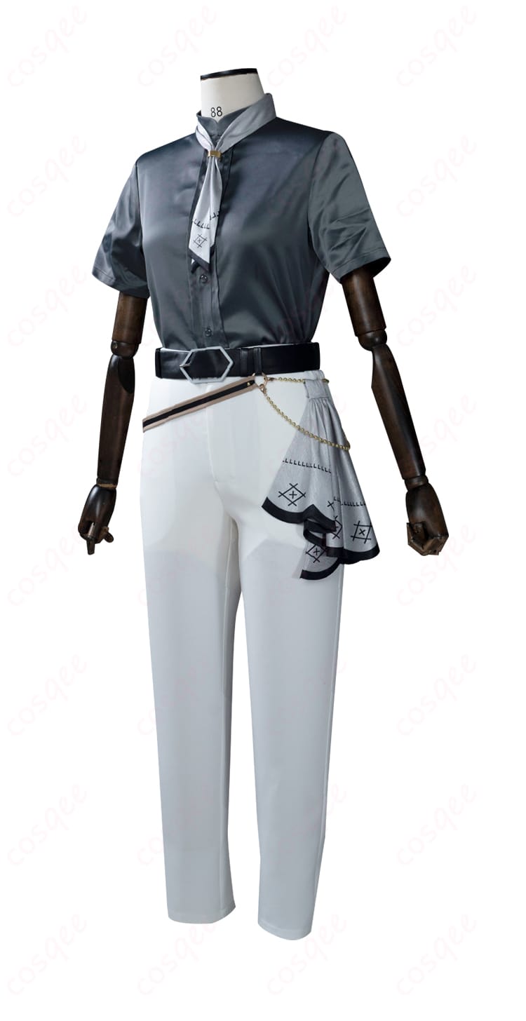 内搭短衫服装の詳細 - コスプレ衣装の内側にある短袖シャツのディテール。素材と縫製が精巧に仕上げられています。