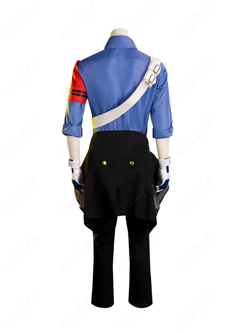 商品背面のコスプレ衣装。背面のディテールをチェックして、全体のバランスを確認。