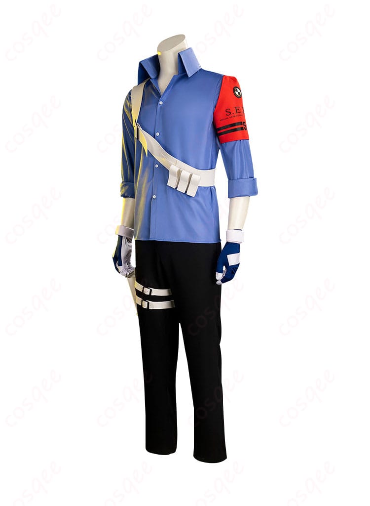 コスプレ衣装の左側ディテール。特に袖のデザインとアクセサリーを強調。