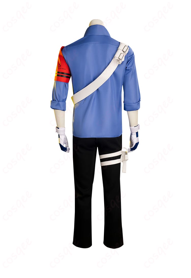 コスプレ衣装の背面ディテール。肩や背中部分の装飾に注目。