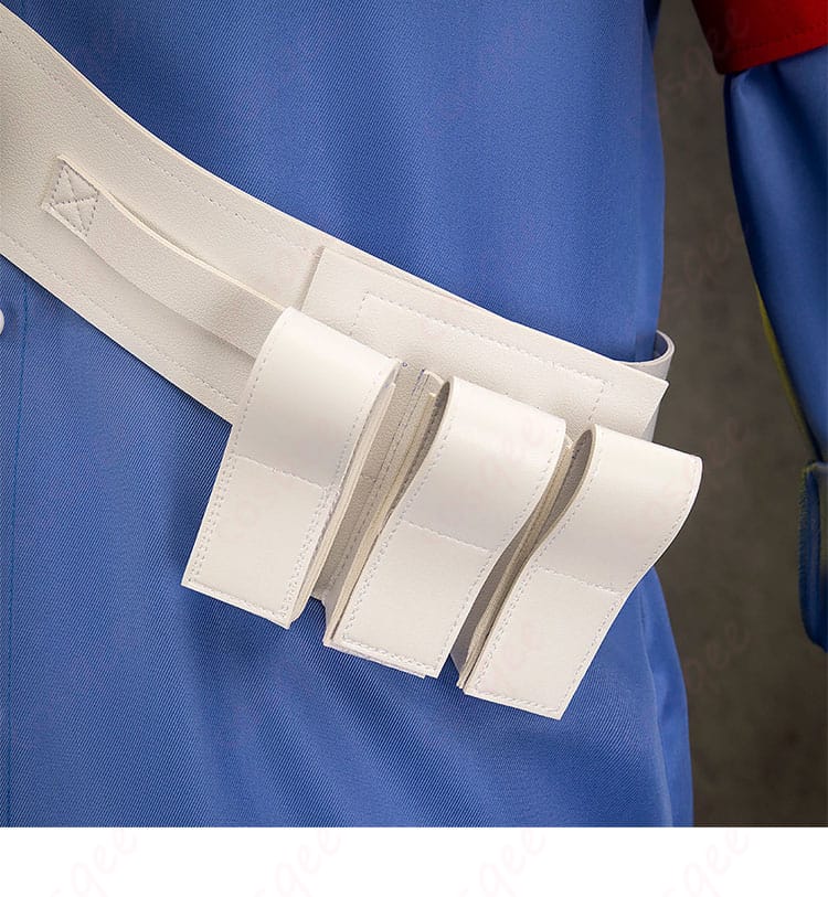 腰の装飾ディテール。ウエスト部分の細かいデザインが際立つ部分。