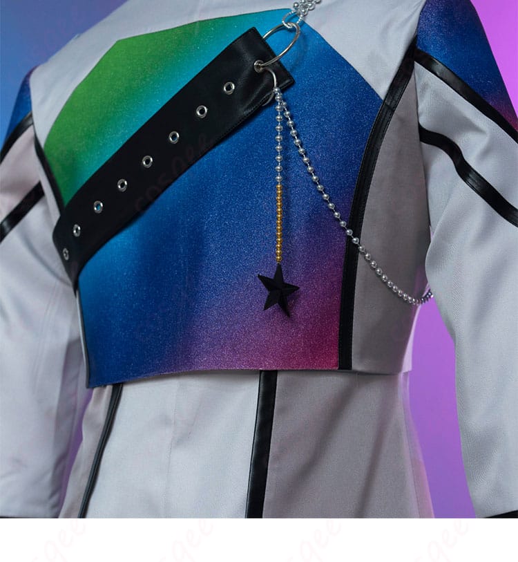 服装背面のディテール画像 | 背面装飾が特徴的なコスプレ衣装