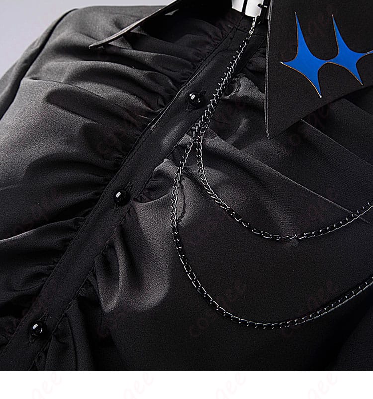 胸前装饰链细节图。胸元の装飾チェーン、エレガントでスタイリッシュなデザイン。