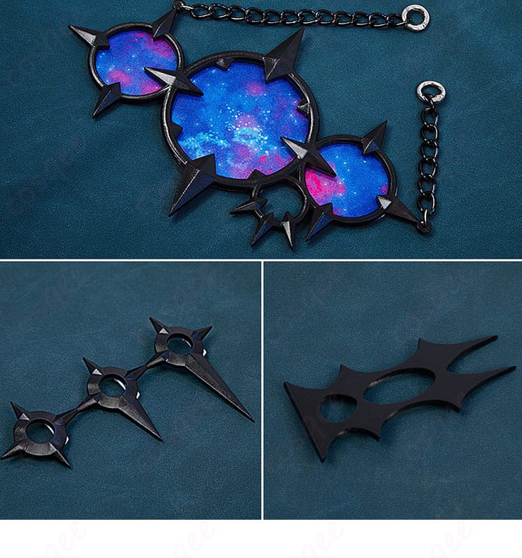 服装配饰细节图。衣装に合わせたアクセサリーのディテール、全体のバランスが取れている。