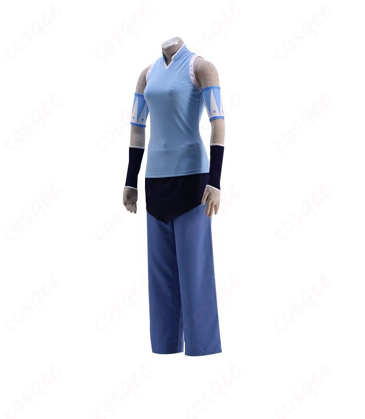 コーラ コスプレ衣装の衣服とズボンの装飾細部。腰布とアームカバーのディテールが際立っています。