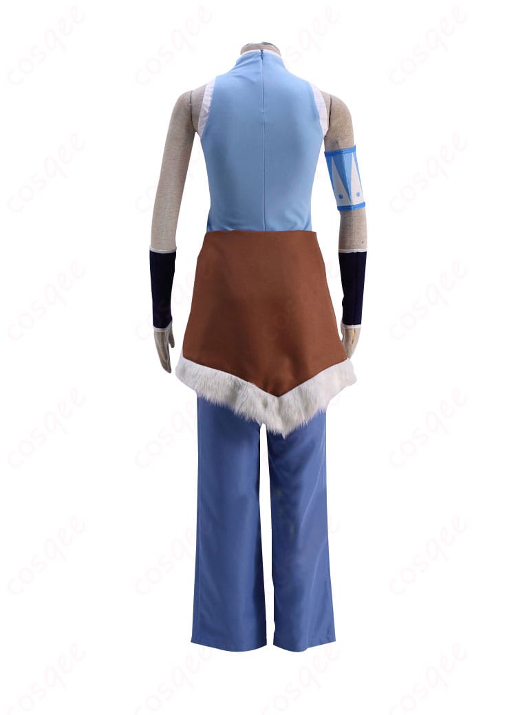 コーラ コスプレ衣装の背面画像。服の背面も忠実に再現されたディテール。