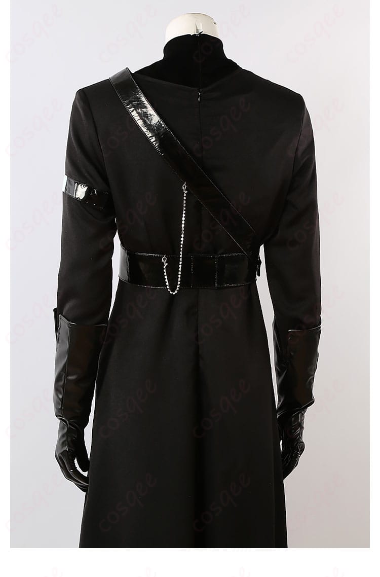 衣装背面の装飾ディテール。背面の美しいデザインや装飾がしっかりと見える画像。