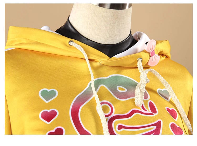 服の帽子紐装飾の詳細、コスプレ衣装の帽子に施された可愛らしい紐装飾