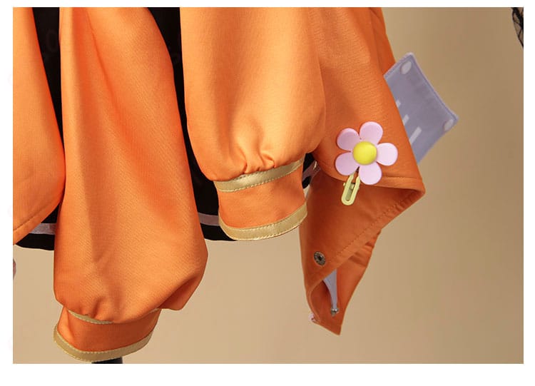 外套衣襟花朵装饰细节、コスプレ衣装の外套の襟部分に花飾りがついています