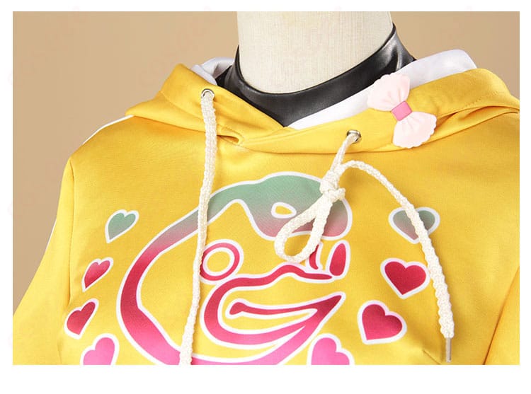 服の襟部分の詳細、ウィラ・ナイエルのコスプレ衣装の精緻な襟装飾