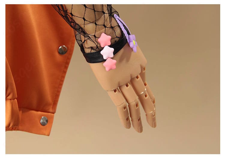 右袖口装饰细节、ウィラ・ナイエルのコスプレ衣装の右袖口の細かい装飾