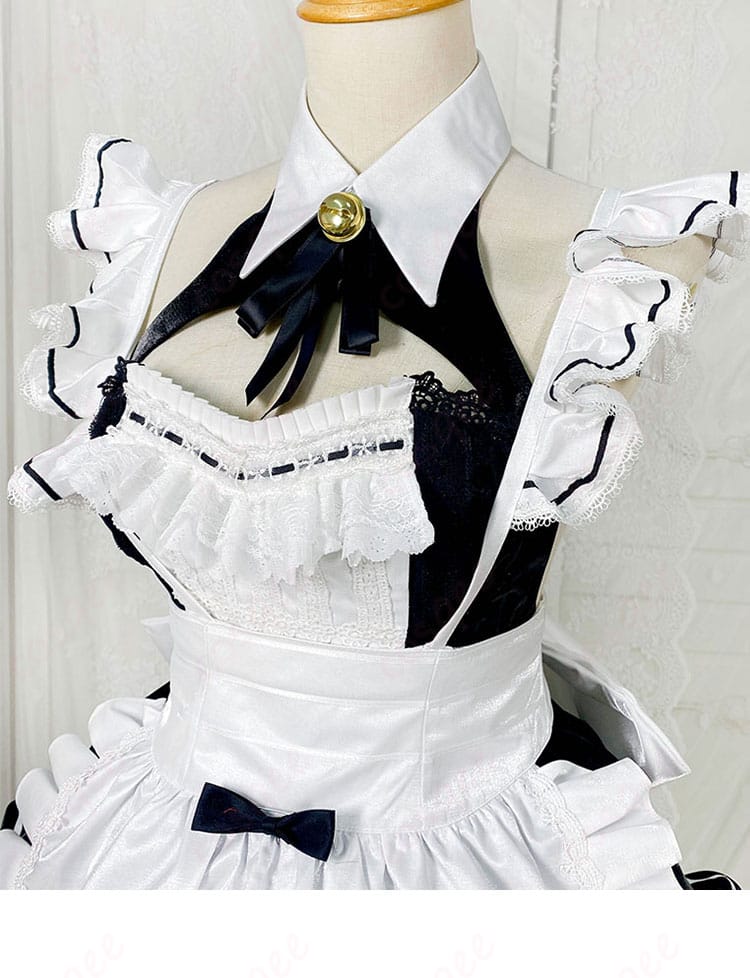 コスプレ衣装の首元の鈴と装飾リボン、デザインにこだわりあり