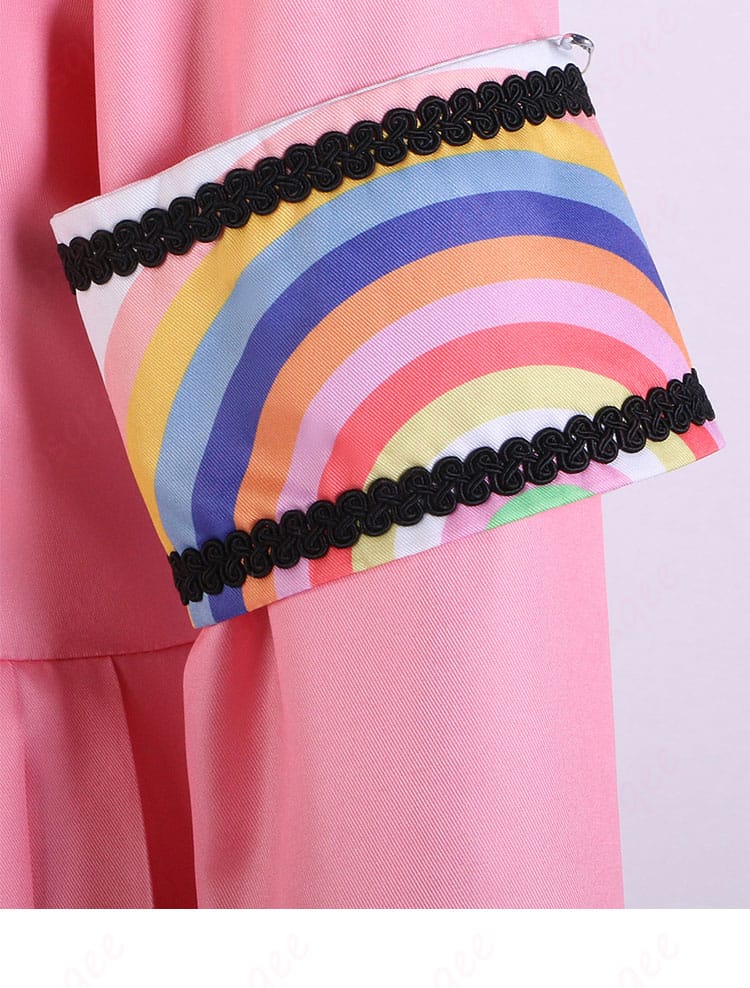 肩袖装飾のディテール。コスプレ衣装の特徴的な部分をアップで紹介。