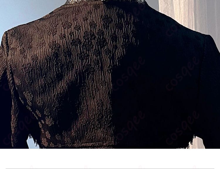 中二病 小鳥遊六花 コスプレ衣装 クリスマス衣装の背面装飾の詳細画像。背部の蝶結びが優雅さを加える。