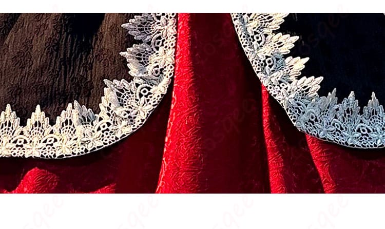 中二病 小鳥遊六花 コスプレ衣装 クリスマス衣装の衣裾装飾の詳細画像。精密な刺繍と美しいデザイン。