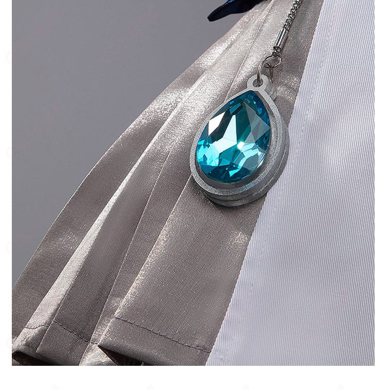 パンツ右側の宝石装飾ディテール画像 - 豪華な装飾で上品な印象