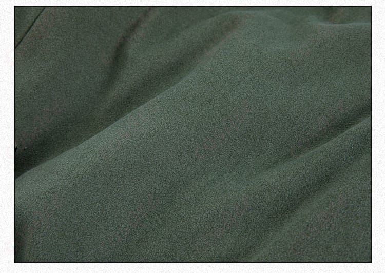 ALONEコスプレ衣装の布地のディテール。素材感と質感が詳細に表現されている。