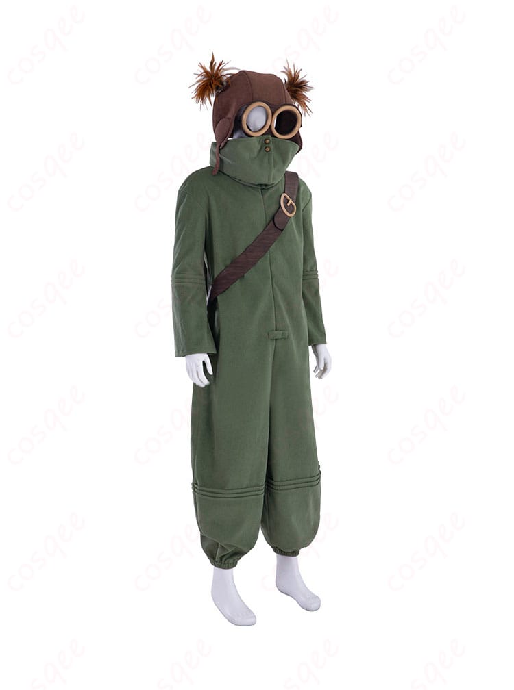 ALONEコスプレ衣装の側面図。衣装のディテールとシルエットが鮮明に映し出されている。