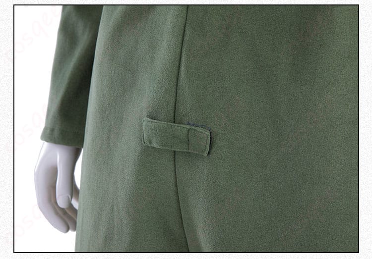 ALONEコスプレ衣装の衣襟部分の装飾。デザインが精緻に再現された部分。