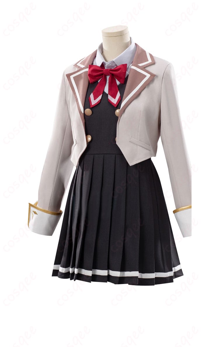 コスプレ衣装のサイドビュー。衣装の全体的なシルエットを確認できます。アーリャのスタイルが美しく表現されています。