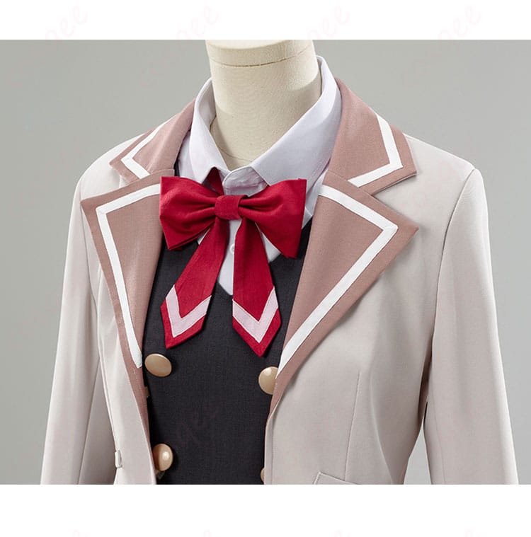 コスプレ衣装の衣領装飾の詳細。細かい刺繍とデザインが魅力的。アリサ・ミハイロヴナ・九条の特徴が感じられる部分です。