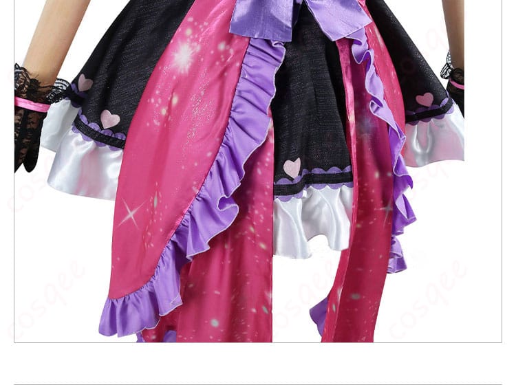 スカートの裾装飾ディテール - フリルが施されたスカートの裾、華やかなデザイン。