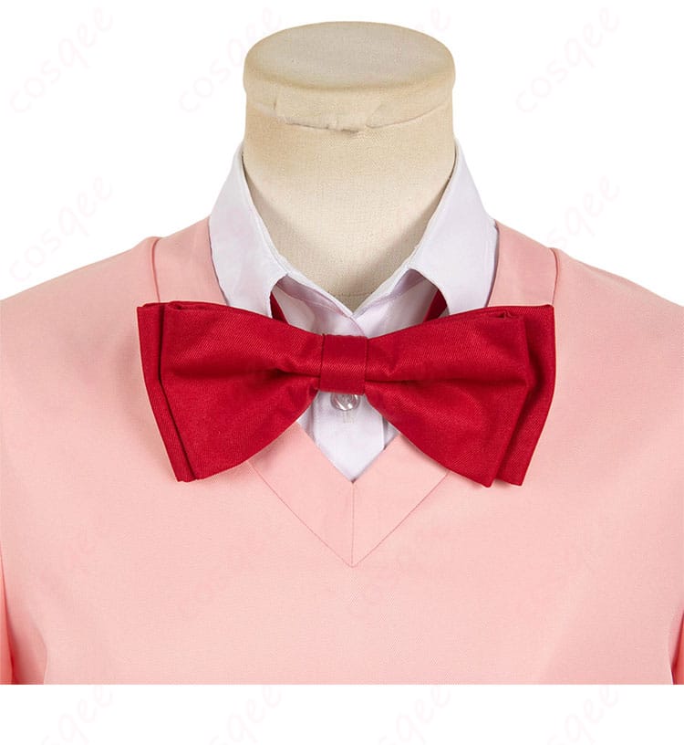 蝶ネクタイ装飾の詳細。綾瀬桃のコスプレ衣装の特徴的なアクセサリーです。