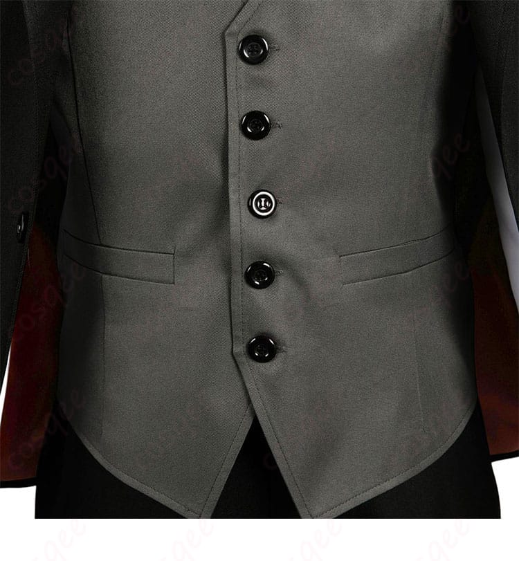 「女がいなかった話」蘇芳 コスプレ衣装 服装の門襟とボタンの装飾細部。細部までこだわりのデザイン。