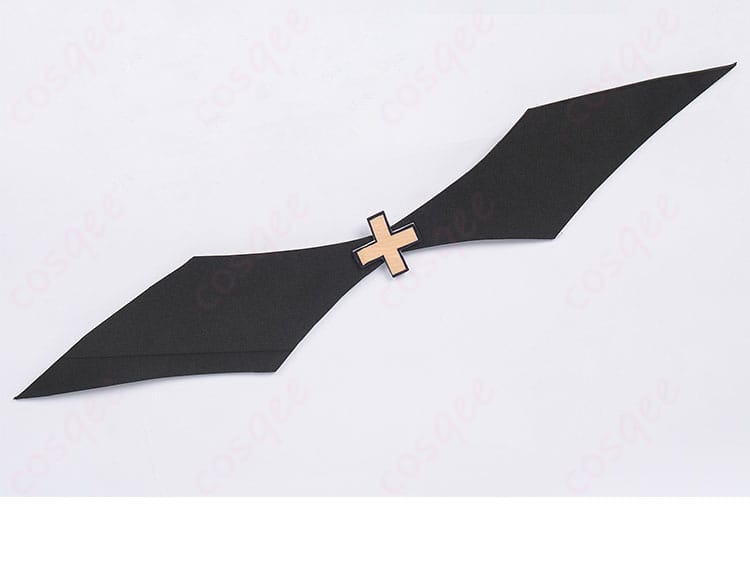 胸元の装飾の詳細画像。ウィズのコスプレ衣装の胸前の装飾が特徴的で、全体のデザインに華やかさを加えている。