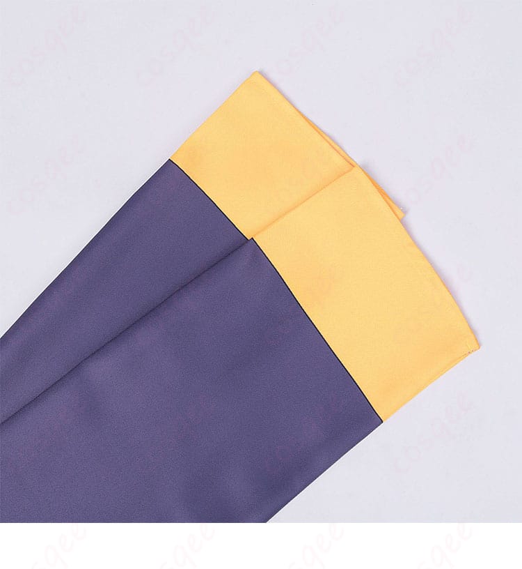 袖口の装飾詳細画像。ウィズのコスプレ衣装の袖口の繊細な装飾が際立つ部分。